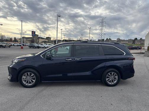 2024 Toyota Sienna XLE
