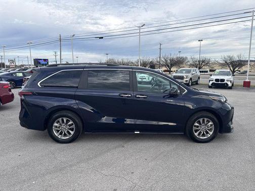 2024 Toyota Sienna XLE