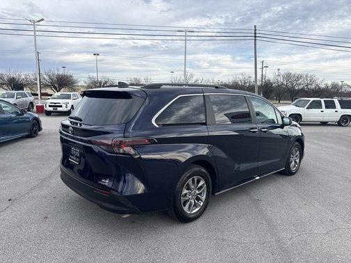 2024 Toyota Sienna XLE