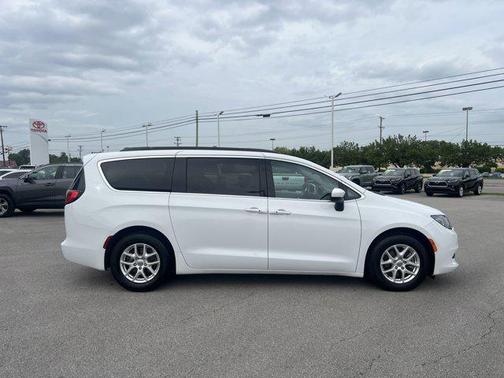2021 Chrysler Voyager LXI