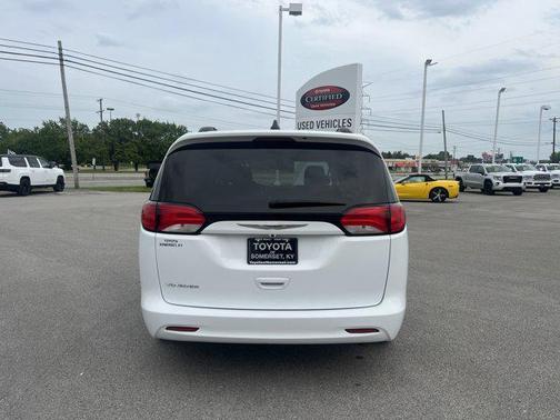 2021 Chrysler Voyager LXI