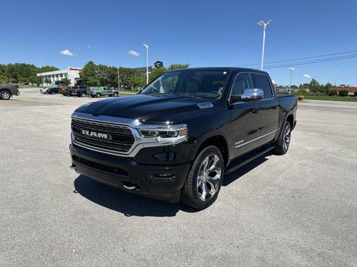 Diamond Black Crystal Pearlcoat 2024 RAM 1500 Limited