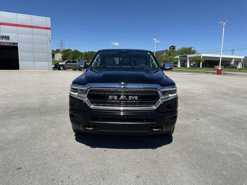 Diamond Black Crystal Pearlcoat 2024 RAM 1500 Limited