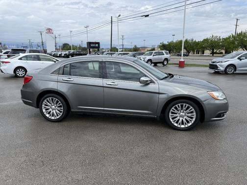 2013 Chrysler 200 Limited