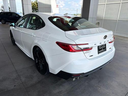 Ice Cap 2025 Toyota Camry SE