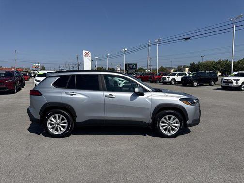 2024 Toyota Corolla Cross LE