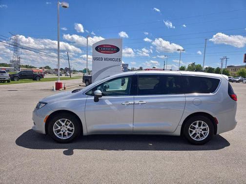 2023 Chrysler Voyager LX
