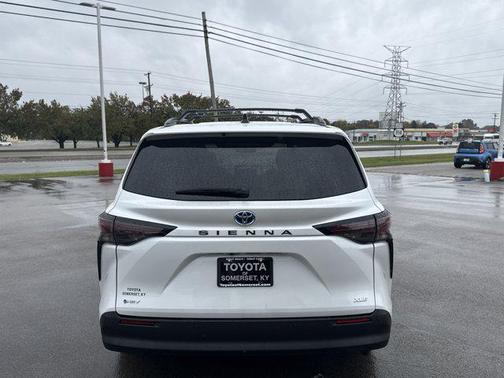 2025 Toyota Sienna XLE 8 Passenger