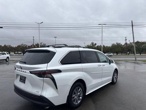 2025 Toyota Sienna XLE 8 Passenger