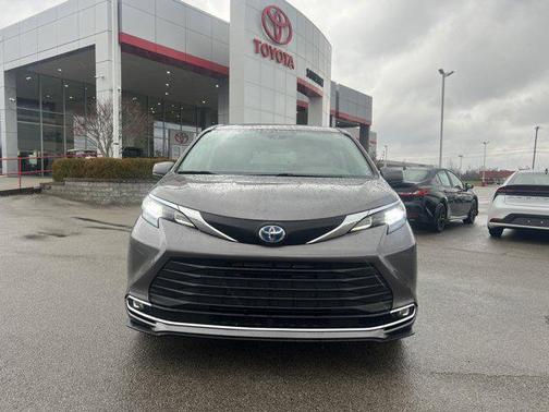 2024 Toyota Sienna XLE