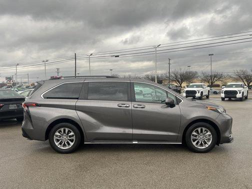 2024 Toyota Sienna XLE