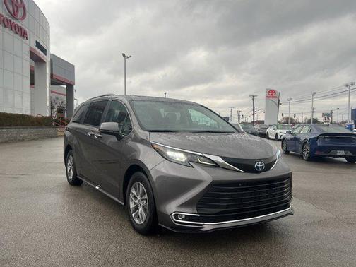 2024 Toyota Sienna XLE