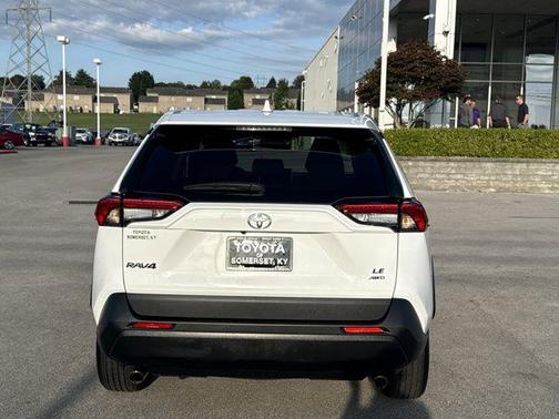 2024 Toyota RAV4 LE