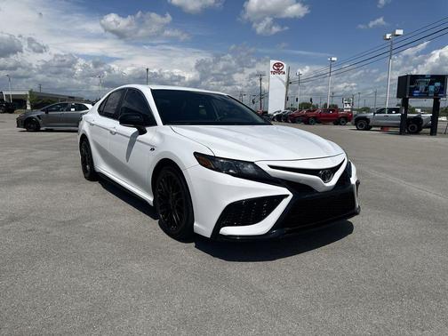 Ice Cap 2024 Toyota Camry SE