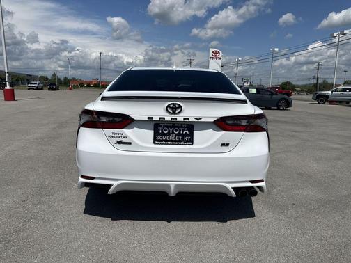 Ice Cap 2024 Toyota Camry SE