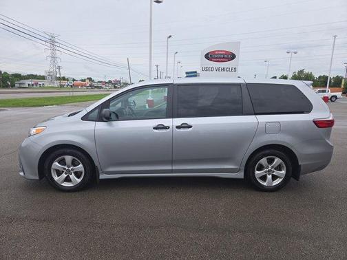 2020 Toyota Sienna SE