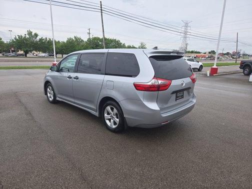 2020 Toyota Sienna SE