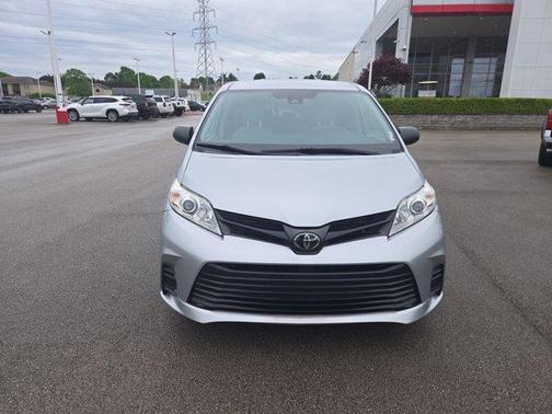 2020 Toyota Sienna SE