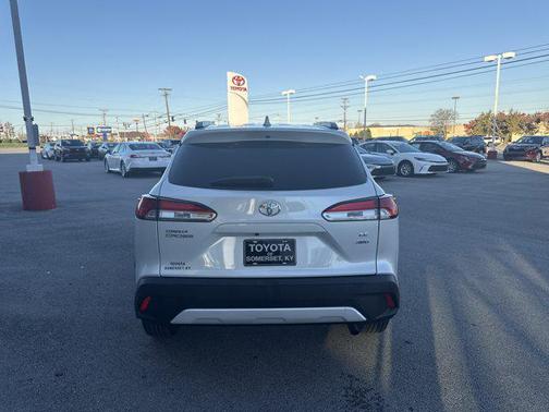 2024 Toyota Corolla Cross LE