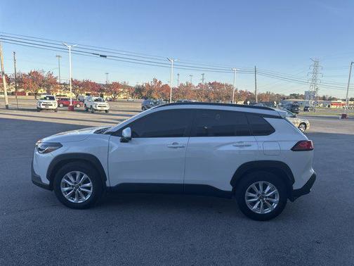 2024 Toyota Corolla Cross LE