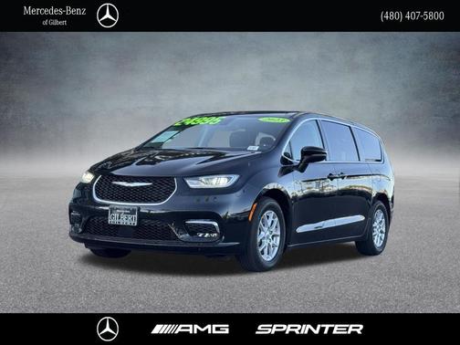 Brilliant Black Crystal Pearlcoat 2023 Chrysler Pacifica Touring L