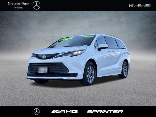 2022 Toyota Sienna LE