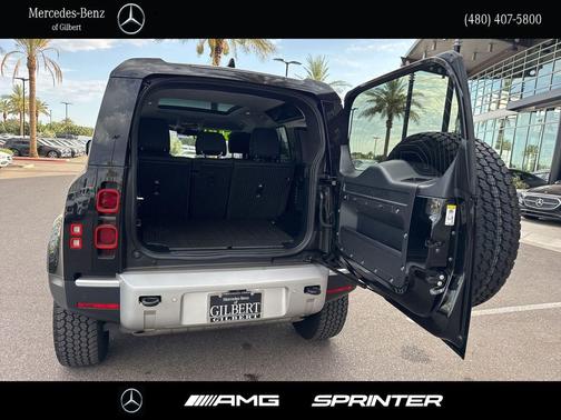 2025 Land Rover Defender 110 P300