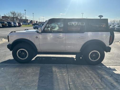 OXFORD WHITE 2022 Ford Bronco OUTER BANKS