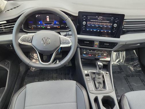 Deep Black Pearl 2026 Volkswagen Jetta 1.4T SE