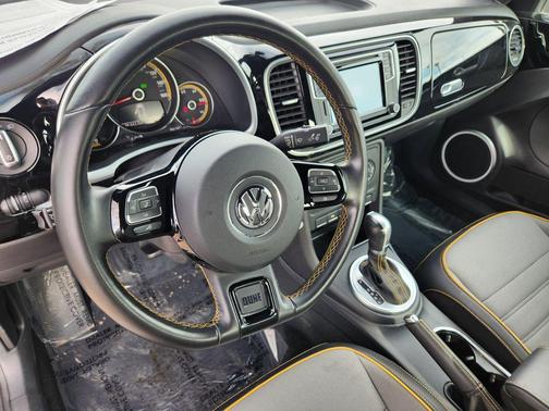 2016 Volkswagen Beetle 1.8T Dune