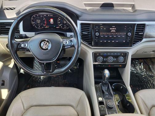Pure White 2018 Volkswagen Atlas 3.6L SEL Premium