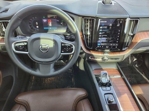 2023 Volvo XC60 Recharge Plug-In Hybrid T8 Ultimate Bright Theme