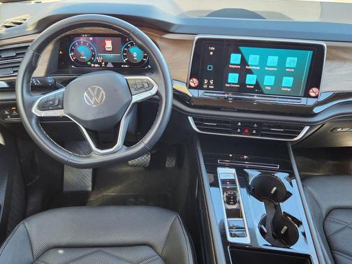 2025 Volkswagen Atlas 2.0T SE w/Technology 4MOTION