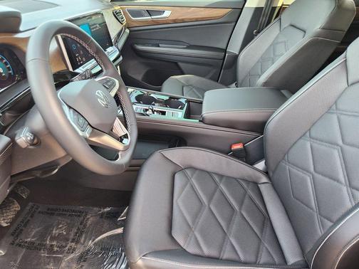 2026 Volkswagen Atlas 2.0T SE w/Technology 4MOTION