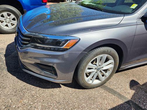 Platinum Gray Metallic 2020 Volkswagen Passat 2.0T SE