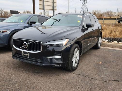 2022 Volvo XC60 B5 Momentum