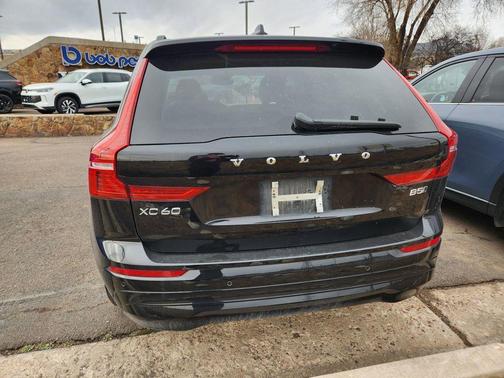 2022 Volvo XC60 B5 Momentum