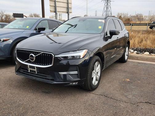 2022 Volvo XC60 B5 Momentum
