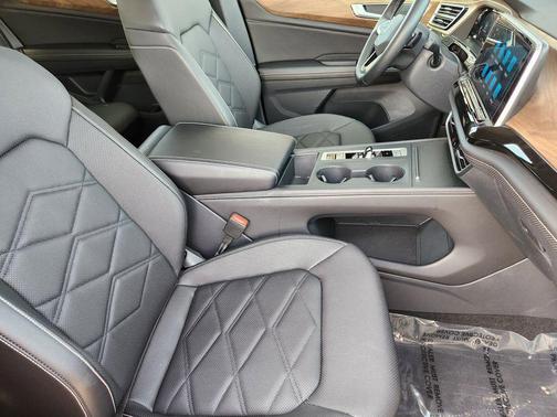 2025 Volkswagen Atlas 2.0T SE