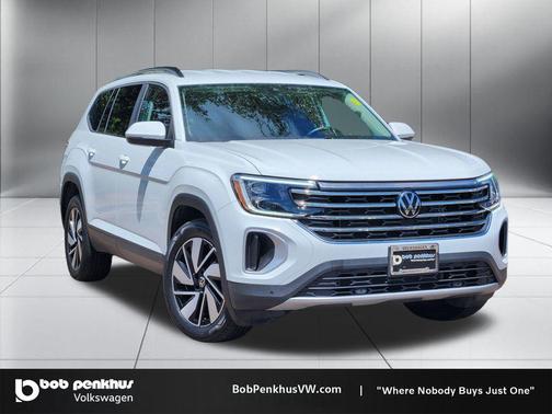 Pure White 2025 Volkswagen Atlas 2.0T SE w/Technology 4MOTION