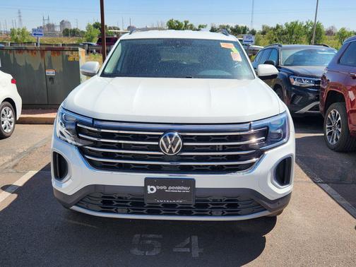 Pure White 2025 Volkswagen Atlas 2.0T SE w/Technology 4MOTION
