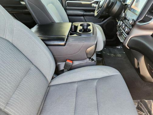 Bright White Clearcoat 2024 RAM 1500 Big Horn/Lone Star