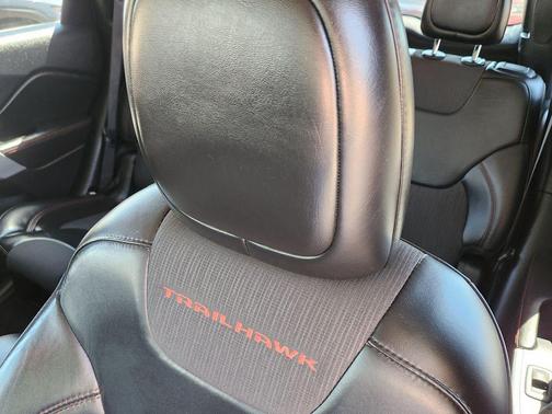 Hydro Blue Pearlcoat 2017 Jeep Cherokee Trailhawk