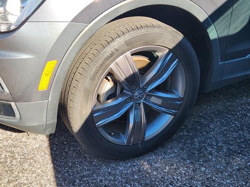 Platinum Gray Metallic 2021 Volkswagen Tiguan 2.0T SEL