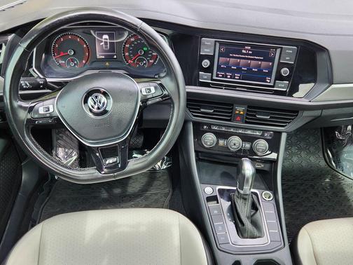 White 2019 Volkswagen Jetta 1.4T R-Line