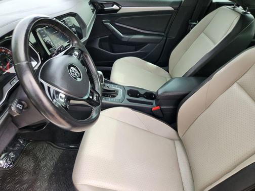 White 2019 Volkswagen Jetta 1.4T R-Line