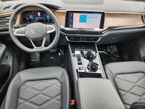 2025 Volkswagen Atlas 2.0T SE w/Technology 4MOTION