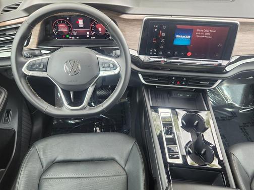 Deep Black Pearl 2025 Volkswagen Atlas 2.0T SEL