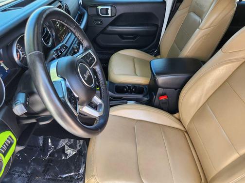 Bright White Clearcoat 2018 Jeep Wrangler Unlimited Sahara