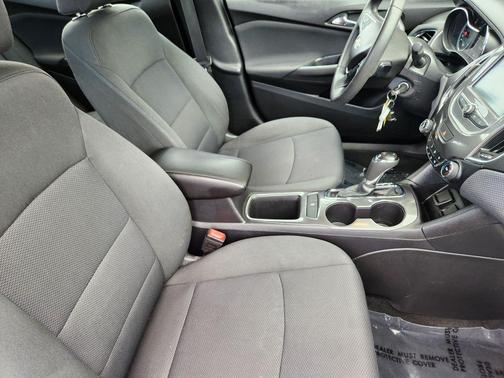 Pepperdust Metallic 2018 Chevrolet Cruze LT
